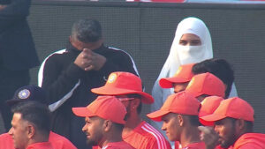 Sarfaraz Khan's father cries