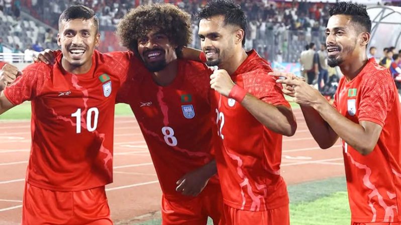 Bangladesh football team with Hamza Chowdhury