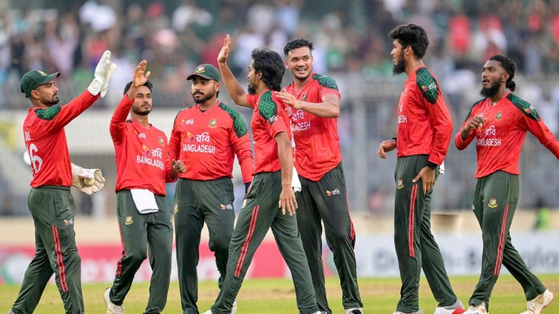 ‘আওয়াজ একটাই, বাংলাদেশ’—লিটনদের শুভকামনা জানিয়ে মুশফিক