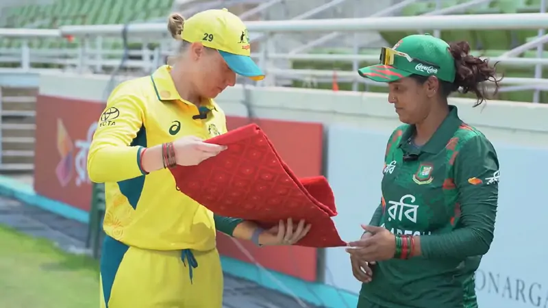 Joti gifted Jamdani saree to Australian skipper