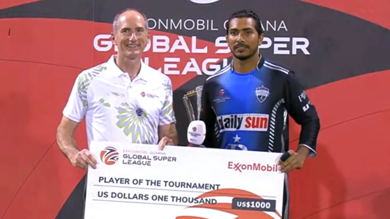 Soumya sarkar collecting prize