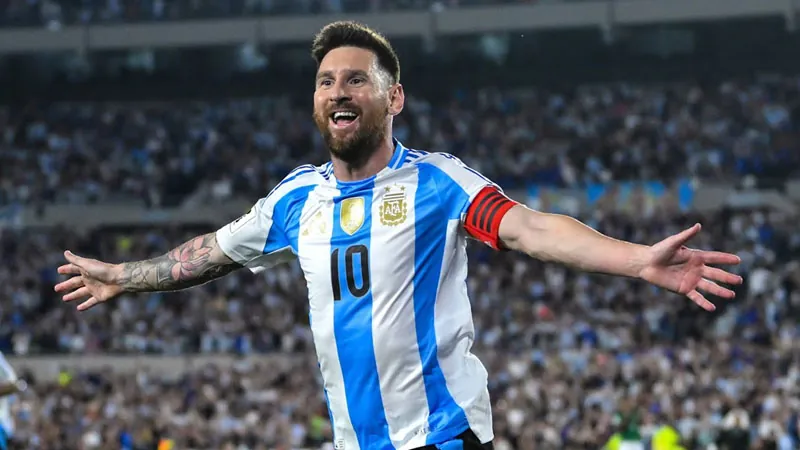 Messi returns to Argentina team after six months