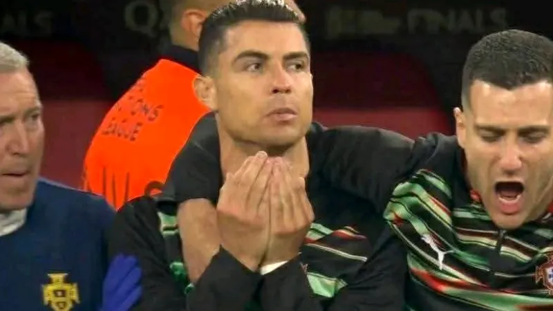 Cristiano Ronaldo pray for his team in Nations Leage final