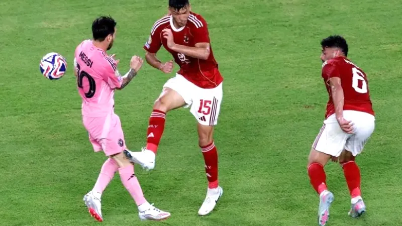Lionel Messi kicked by spikes of boot