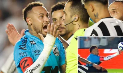Neymar junior got red card after goal with hand