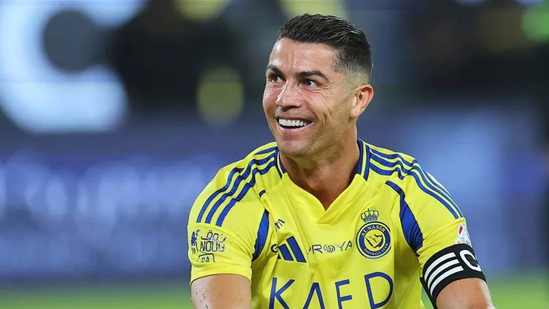 Ronaldo signs new contract with Al Nasr