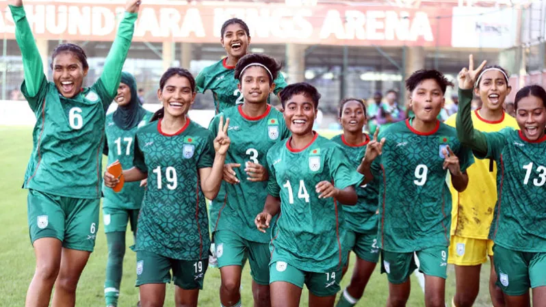 Bangladesh beats Sri Lanka by a big margin to regain top spot