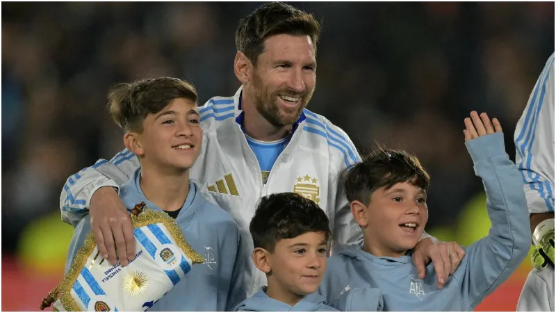 Messi With her 3 son