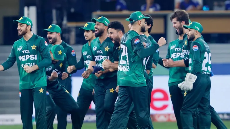 India under pressure in the chase after losing 3 wickets in the powerplay