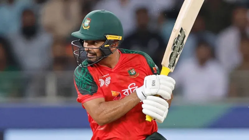 Former Indian cricketer heaps praise on Saif