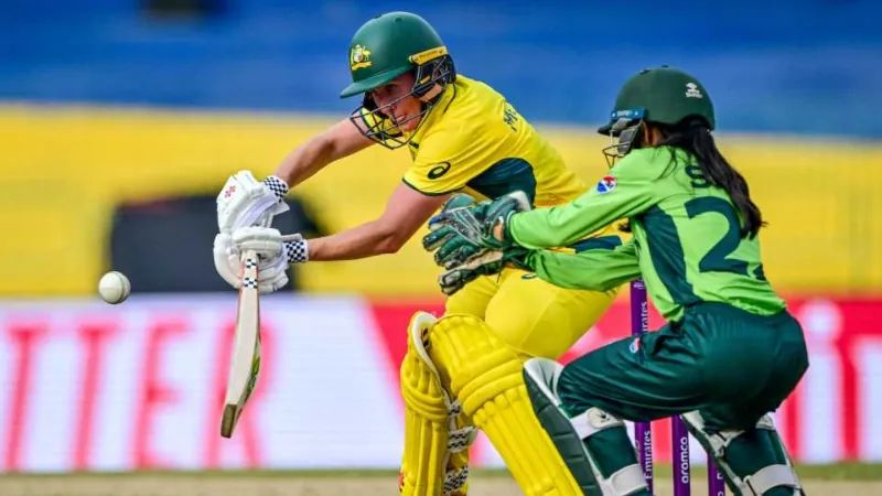 After a batting collapse, Australia still post a big total; Pakistan in search of their first win.