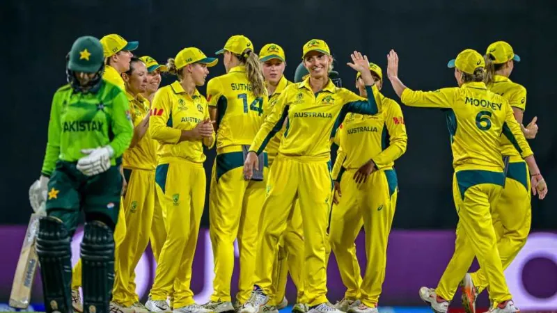 Australia cruise to an easy win as Pakistan suffer their third consecutive defeat.