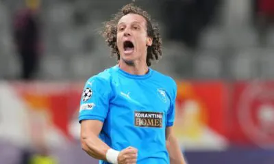 Brazil’s 38-year-old defender sets a record in the Champions League.