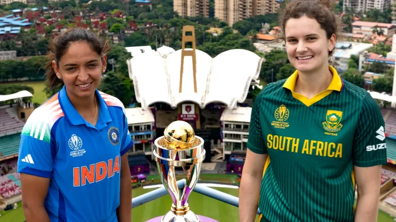 Icc women world cup trophy with both finalist team