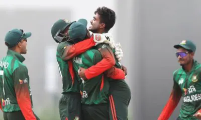 Bangladesh reach the semis as group champions by defeating Sri Lanka.