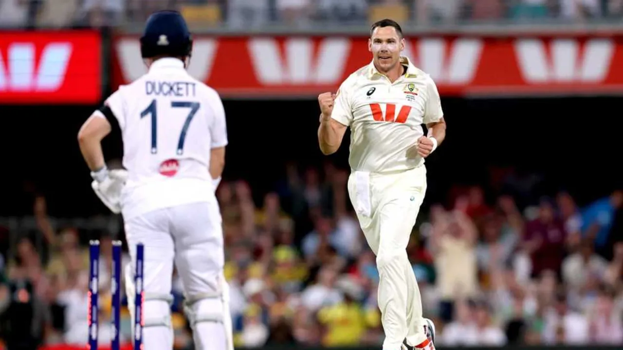 Scott Boland removes Ben Duckkett