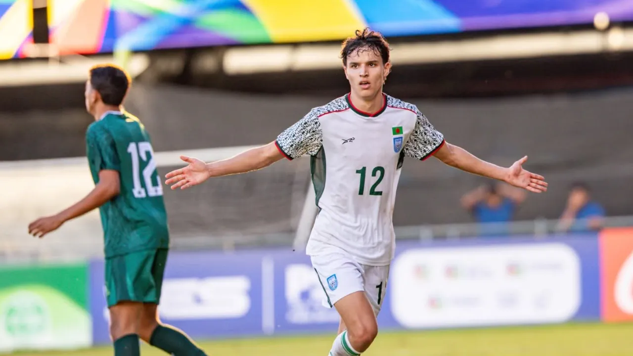 Ronan Sullivan scores for Bangladesh