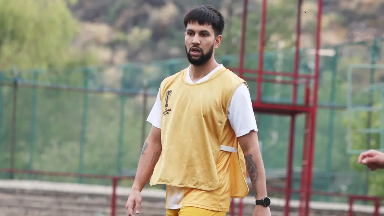 Former Bashundhara Kings footballer Tariq joins a new club.